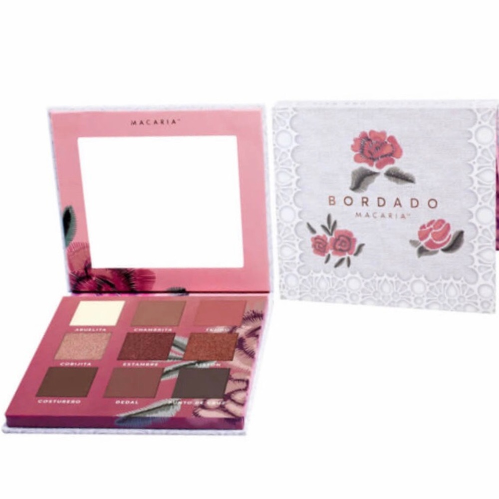 Matte and shimmer eyeshadow palette bordado.